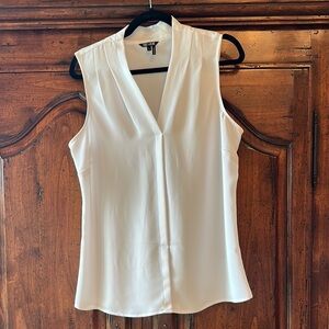 Nic+Zoe White Sleeveless V-Neck Blouse